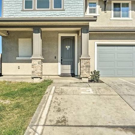 New Family Home With Patio & Yard! Stockton Exterior photo