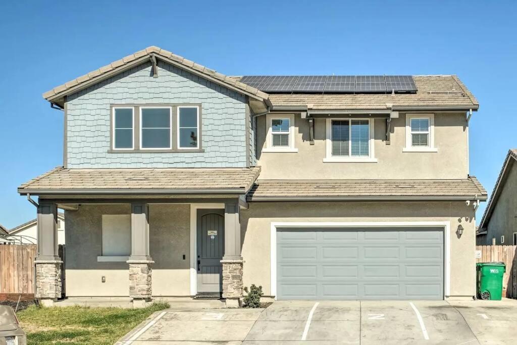 New Family Home With Patio & Yard! Stockton Exterior photo