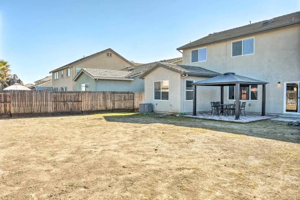 New Family Home With Patio & Yard! Stockton Exterior photo